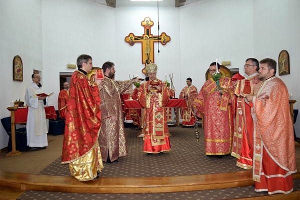 Dreapta: Mons. Mihai Todea, Vicar general eparhial, Pr. Cristian Sabău, Protopop de Cluj I