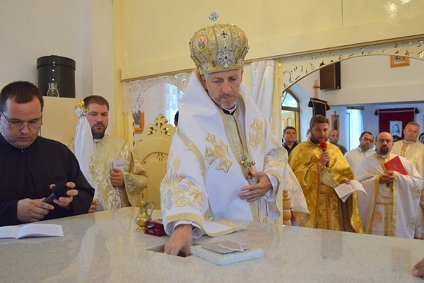 Moaştele Fericitului Vladimir Ghika sunt depuse în masa Altarului