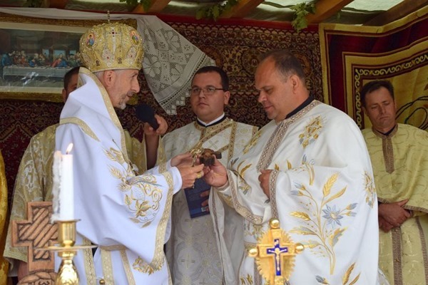 Daruri din partea Preasfinţiei Sale pentru Pr. paroh Mihai